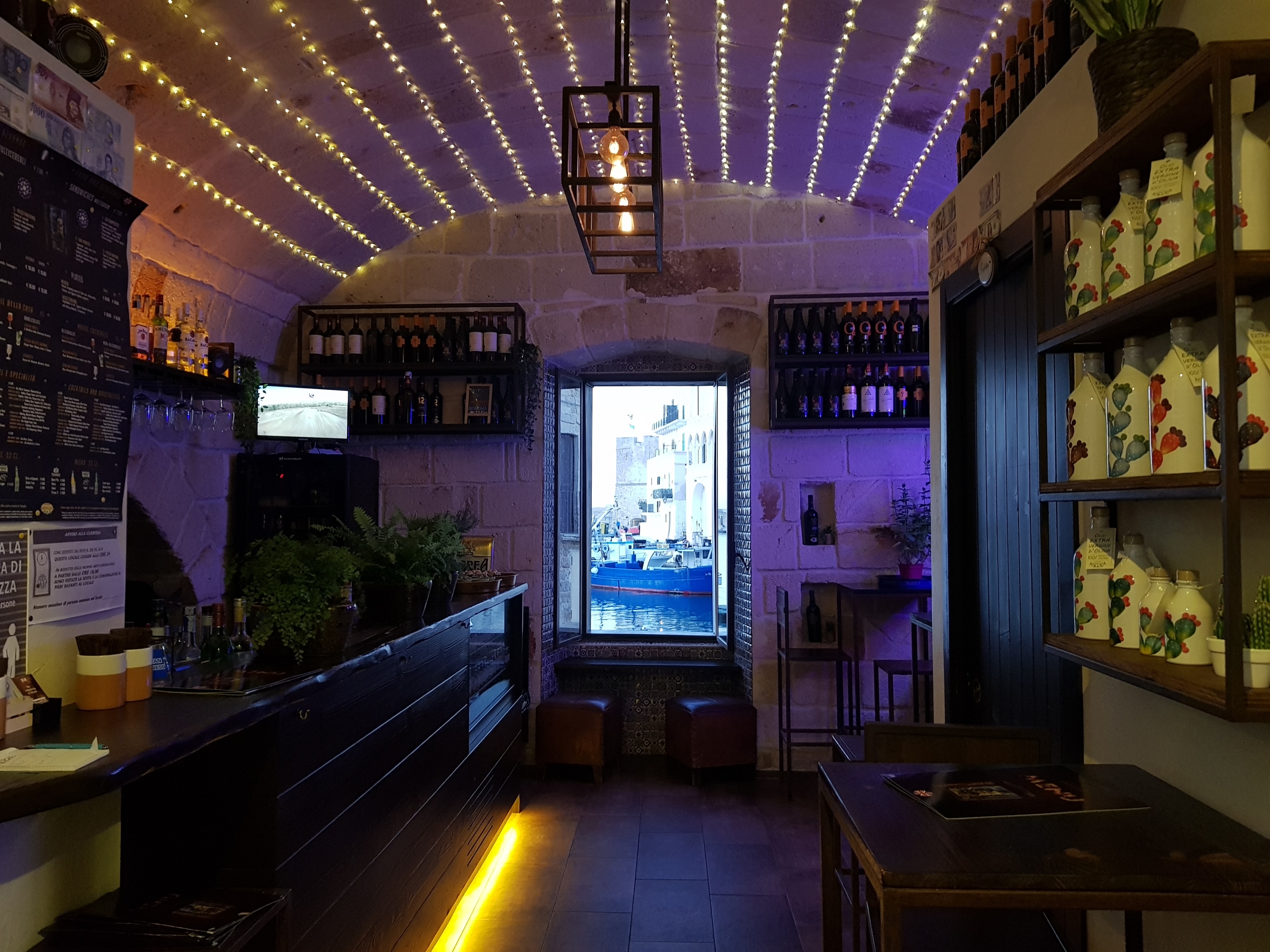 WINE BAR TUTTAPPOSTO - MONOPOLI (BA)